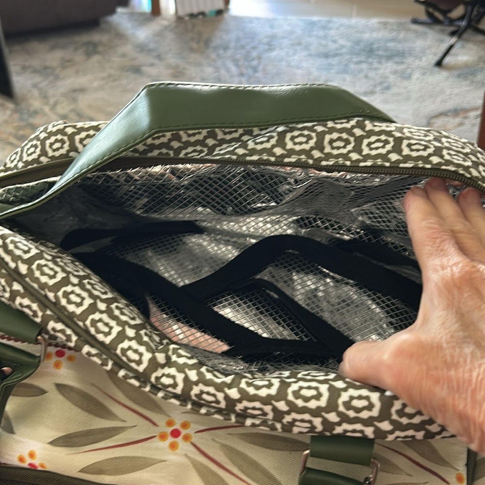 Temptation, old world, sage, double insulated tote with 2 qu casserole 13 x 11 - Picture 6 of 12